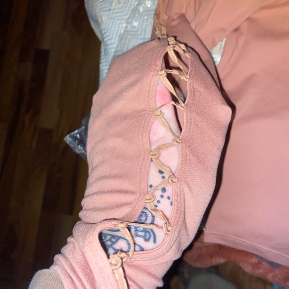 BNWT! High Line Long Sleeve Top in Black by Alo Yoga - Picture 7 of 9